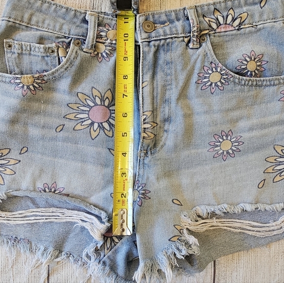 No Boundaries Juniors Size 7 Denim Raw Hem Floral Boho Hippie Shorts Hi-Rise - Picture 7 of 9